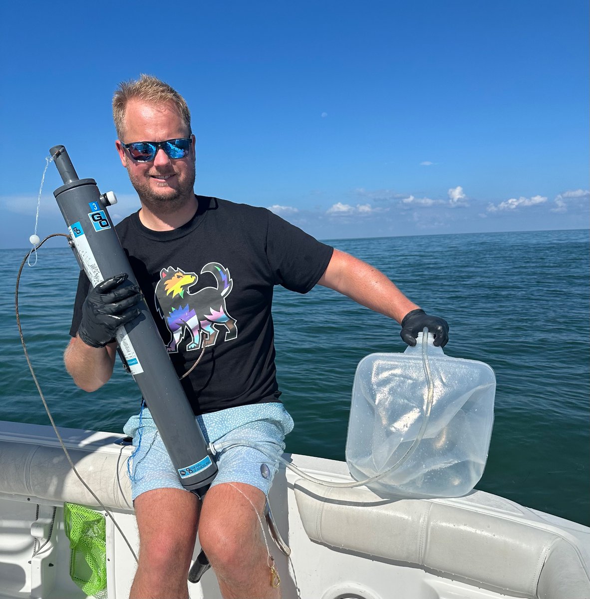 HensonMW_08's tweet photo. Day 1 (6th time since Aug ‘23) collecting samples in the Florida keys for our marine heatwaves study w @IanH77 ! Learning how microbes adapt n acclimate to thermal stress n its impacts on the community n ecosystem. Happy end of pride! @NIUlive @NIUSustain #outsidewithpride https://t.co/pTEweg90IZ