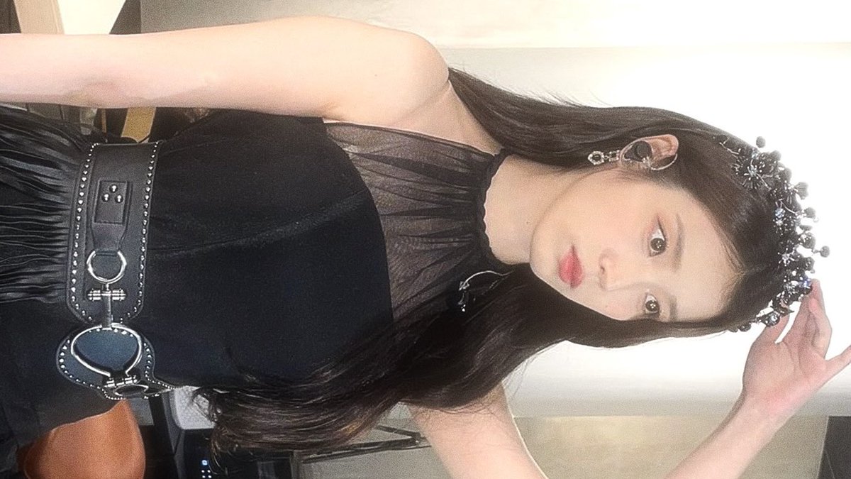 iumihadita's tweet photo. IU in Berlin. https://t.co/5mK4Zy9Sri