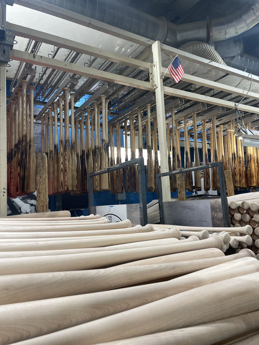 ChooseMyEnergy's tweet photo. The REAL team stepped up to the plate to learn what makes a Louisville Slugger bat this week. #DYK players can choose the billets to make their bat based on their preferences? 

Having a choice is important in all things! Thanks for having us @sluggernation! #energychoice https://t.co/0LnOmxihD5