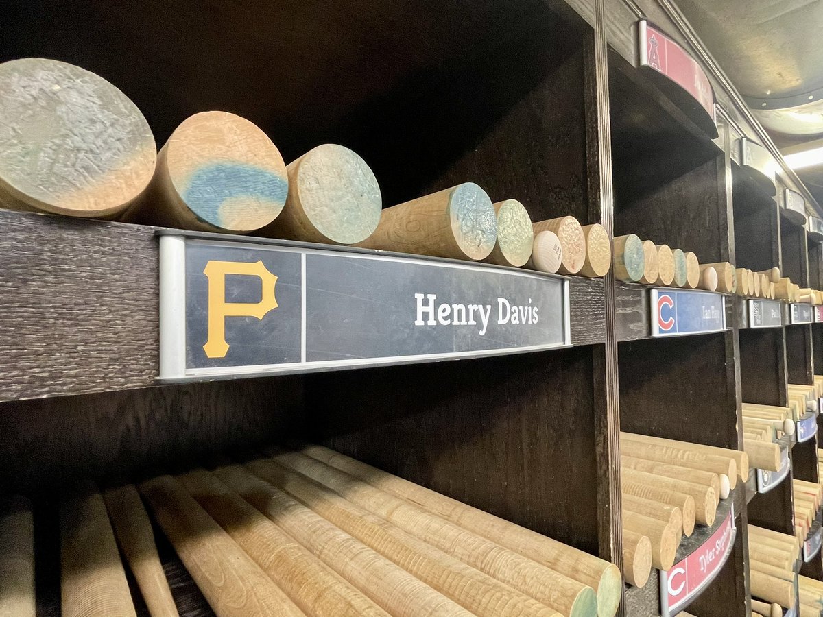 ChooseMyEnergy's tweet photo. The REAL team stepped up to the plate to learn what makes a Louisville Slugger bat this week. #DYK players can choose the billets to make their bat based on their preferences? 

Having a choice is important in all things! Thanks for having us @sluggernation! #energychoice https://t.co/0LnOmxihD5