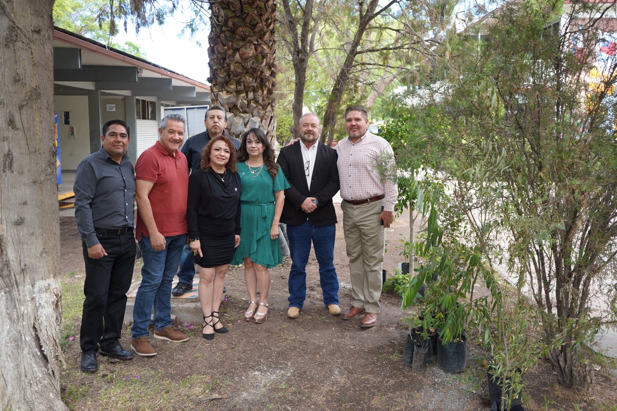 Como parte de los #50Anivesario del #CBTis89 tuve la participación en donar más de 150 árboles de los cuales muchos ya fueron plantados, como actividad paraescolar de la escuela. <a href="/SEED_Dgo/">Secretaría de Educación del Estado de Durango</a> <a href="/HugoDel_/">Hugo Delgado</a> <a href="/APFDGO/">Asociación de Padres de Familia INTERFAC AC. Dgo.</a> <a href="/Luis_TV10/">Luis Ángel Rodríguez</a> <a href="/Victorablanco/">Víctor Blanco</a> <a href="/CongresoDurango/">Congreso Durango</a> <a href="/Claudiashein/">Claudia Sheinbaum Pardo</a> <a href="/LaloSerranoZ/">Eduardo Serrano</a>