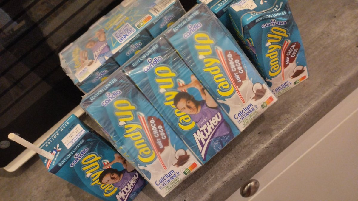 MatthieuHeslot's tweet photo. @TestdeStephanie le nouveau Candy'UP choco coco ses les meilleurs édition limitée 
la collaboration entre @Michoucroute_ et Candy'UP https://t.co/LoxQrFw6fG