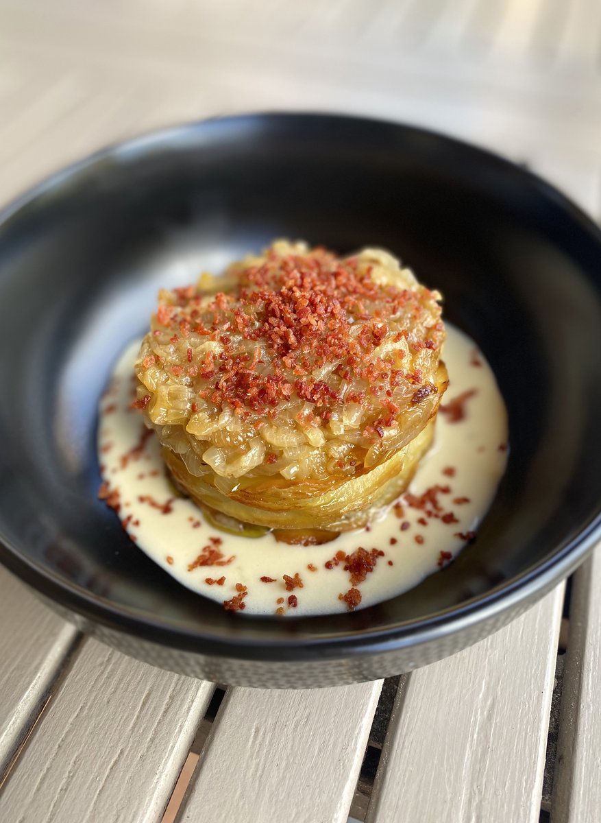 LV_Lyon's tweet photo. Tartiflette revisitée, la recette sur mon instagram : https://t.co/MLvkKuM01l #tartiflette #tartifletterevisitée #tartiflettemaison #recetteoriginale #cheflyon #cheflyonnais #foodinlyon #lyonfood #lyonfoodies #lyon #lyonnais #recettetartiflette #recettegourmande #foodlyon https://t.co/6ykWLLlHPw