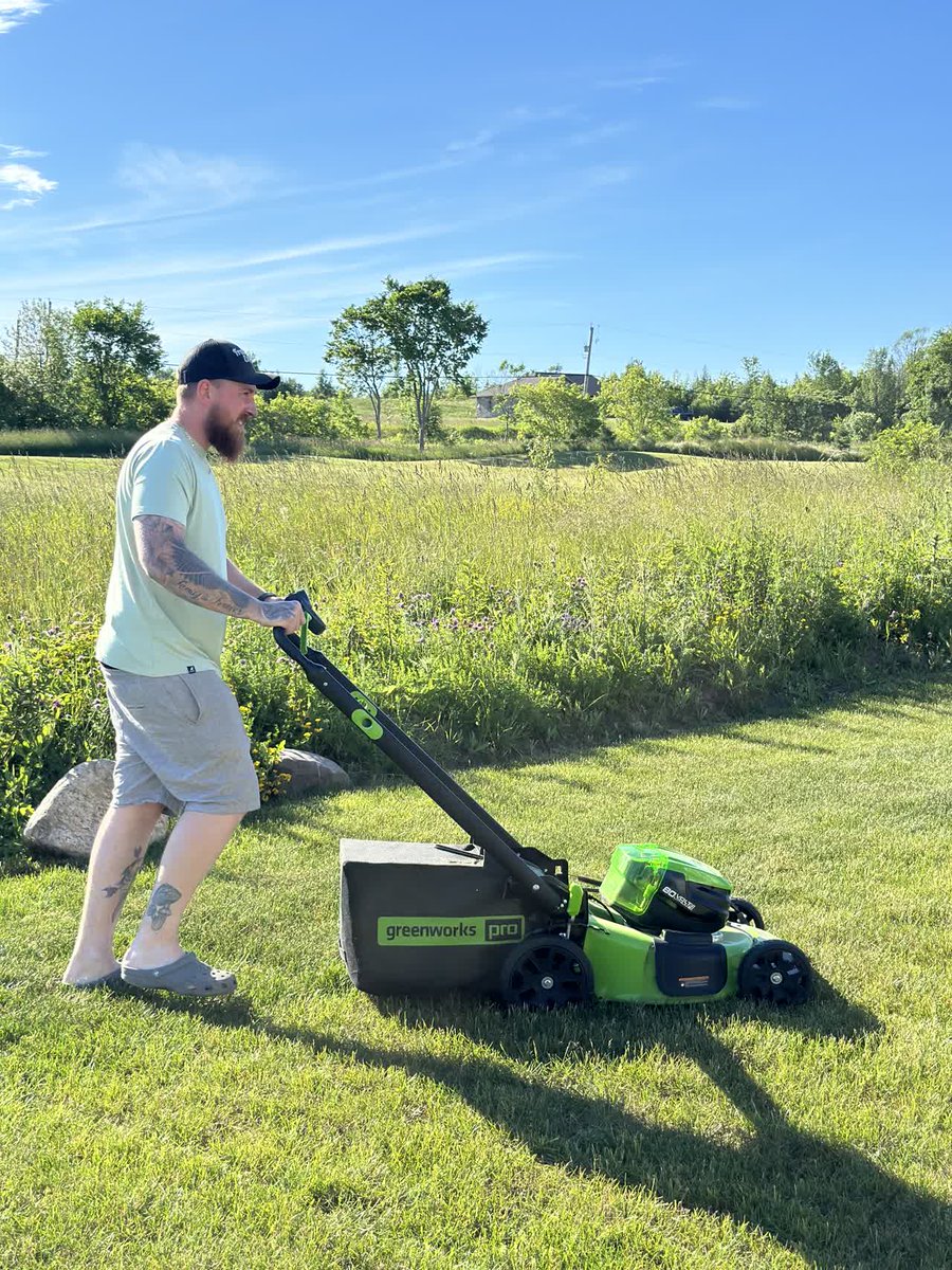 gwtoolscanada's tweet image. Get your lawn game on point! Don't miss the last chance to grab amazing deals on our premium lawnmowers! 🍃

Sale ends today only at greenworkstools.ca.

#GardeningTools #MowerSale #GreenerLawns