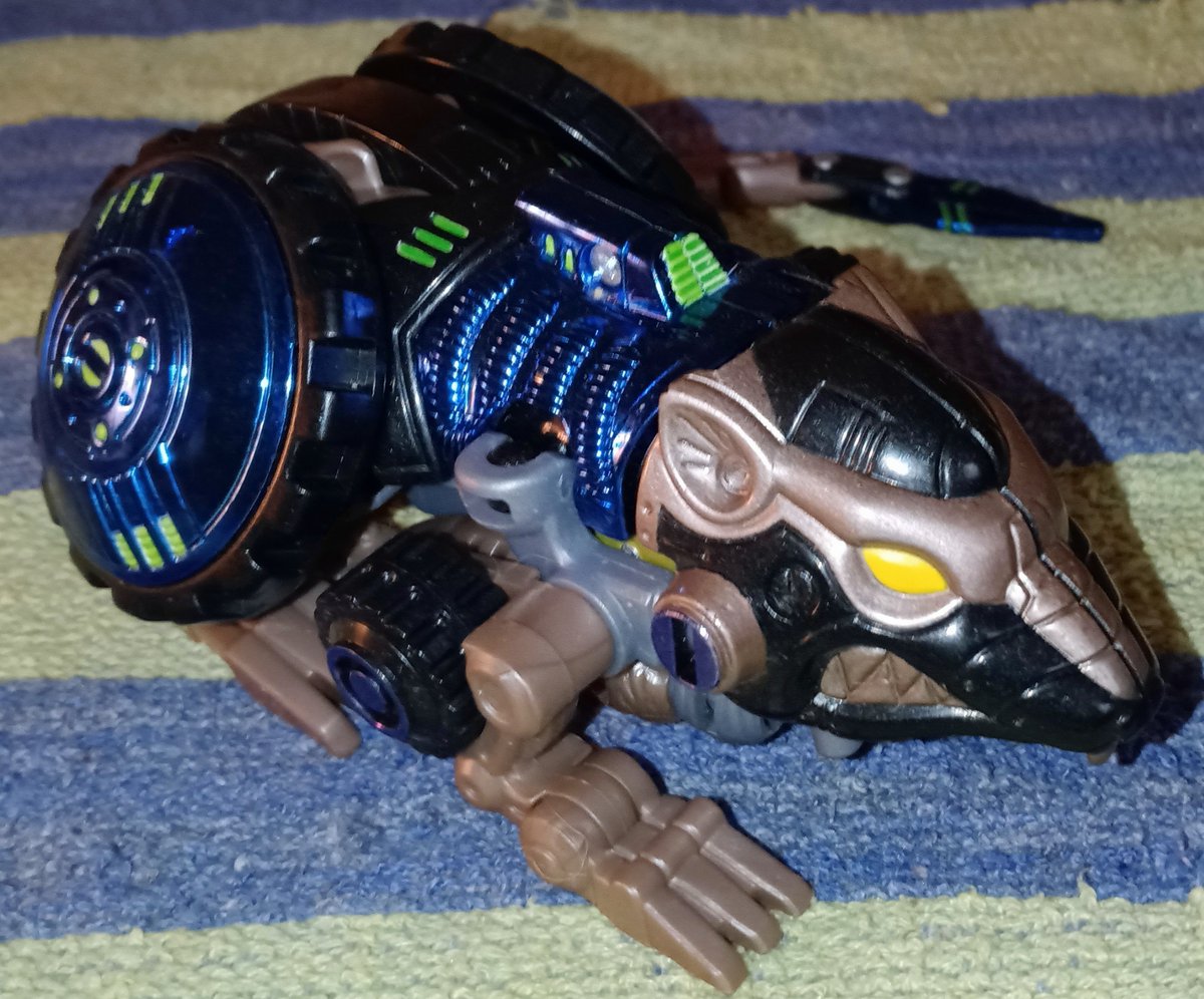 alex_lemonds's tweet photo. #Transformers
#BeastWars
#1990s
#Botcon
#FunPub
#3H
@PerspectiveEnd
Just remembered, I own Transmetal Packrat. https://t.co/6M1BadBXVr