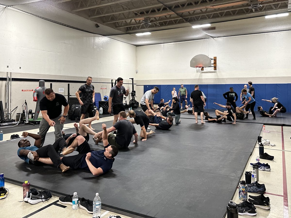 Today, the London Police Service Training and Professional Development Branch is equipping our new cadets, constables, and special constables with essential skills to help ensure the safety and well-being of London’s communities. 👮🚔The focus is on defensive tactics, rapid