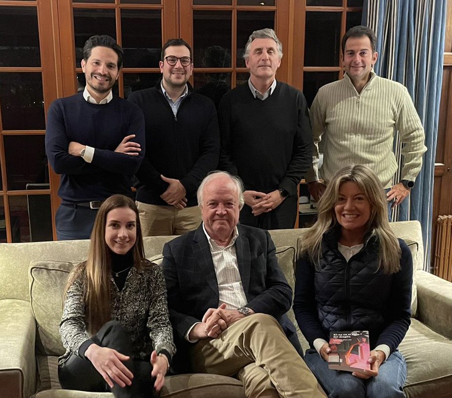 Jorge Heine (@jorgeheinel) on Twitter photo Postales de #Santiago : Encuentro con el capitulo chileno d Boston University Alumni Association en Club de Polo ! 1 grupo muy especial de destacados profesionales convocados por Mica Kaufmann ! Aqui, Felipe, Daniel, Pedro Felipe, Sigalit y Mica. <a href="/BU_Tweets/">Boston University</a> <a href="/BUPardeeSchool/">Pardee School of Global Studies, Boston University</a> Postales de #Santiago : Encuentro con el capitulo chileno d Boston University Alumni Association en Club de Polo ! 1 grupo muy especial de destacados profesionales convocados por Mica Kaufmann ! Aqui, Felipe, Daniel, Pedro Felipe, Sigalit y Mica. <a href="/BU_Tweets/">Boston University</a> <a href="/BUPardeeSchool/">Pardee School of Global Studies, Boston University</a>