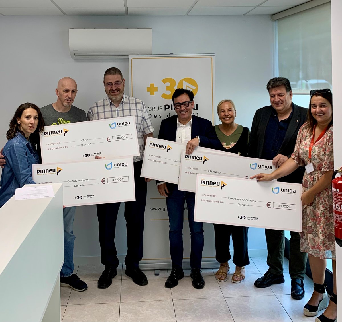 Ahir vam efectuar el lliurament de la donació benèfica de 1.000€ a cinc destacades associacions del país; <a href="/assandca/">Assandca</a>, #CàritasSantJulià, #ATIDA, <a href="/creuroja/">Creu Roja Andorrana</a> i #GosSOSAndorra. 🩵
#RSC #EmpresaSaludable #GrupPirineu #AjudemaMillorar #Mésde30anys