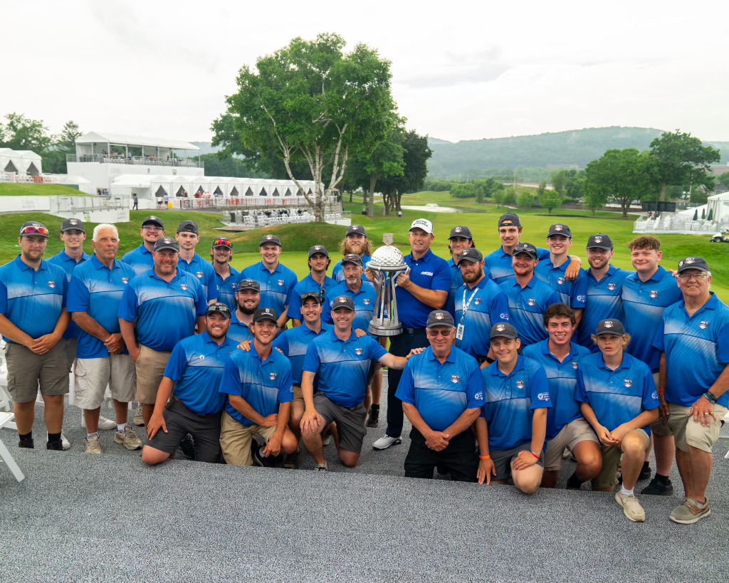 Our 3 time champion &amp; our insanely talented grounds crew who make this course SO amazing. It’s no wonder why DICK’S Open is the favorite stop on the Champions Tour… the course they play is in phenomenal condition thanks to these guys <a href="/enjoiegrounds/">En-Joie Grounds Crew</a>  🙌⛳️