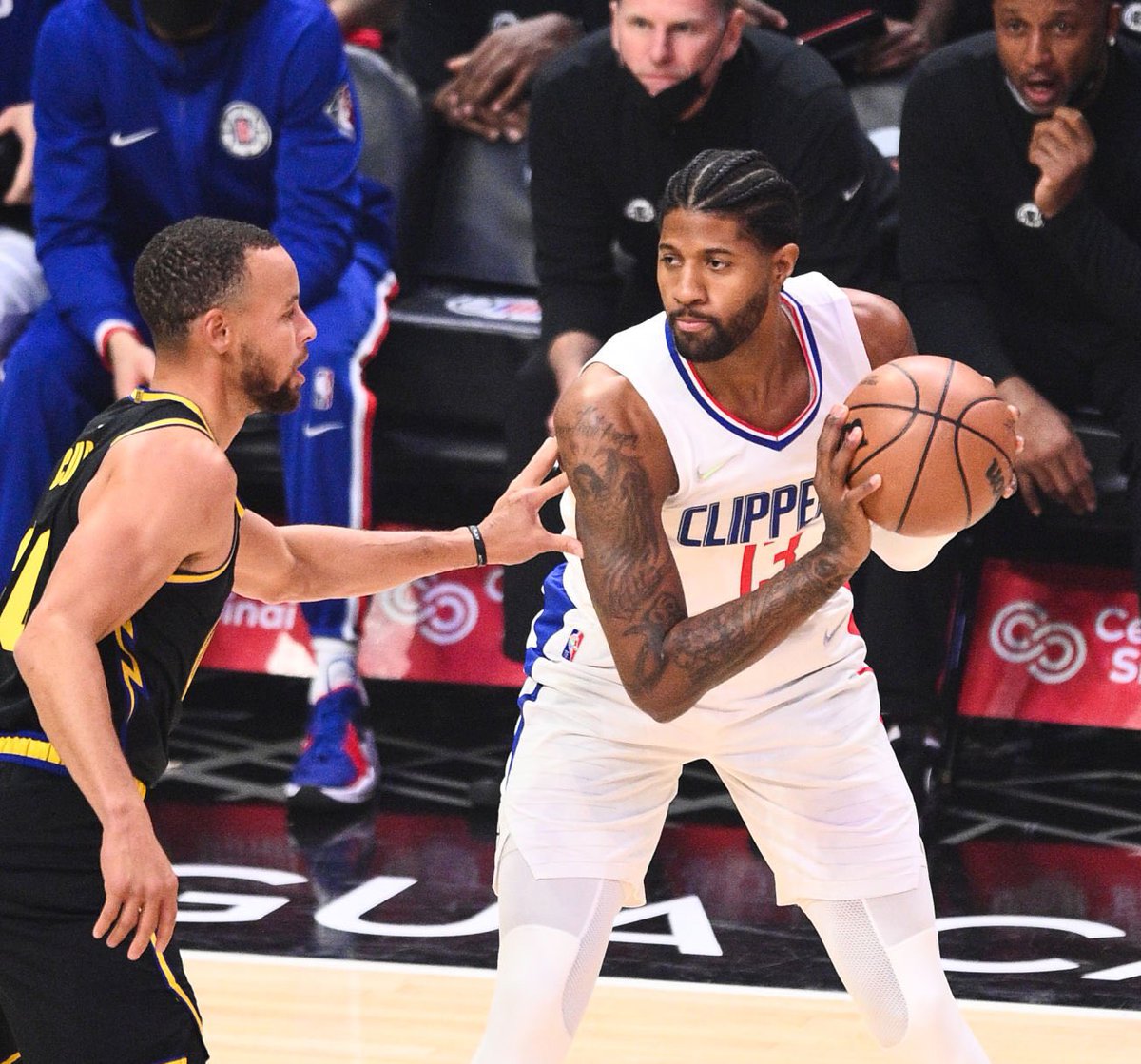 TheDunkCentral's tweet photo. The Golden State Warriors are prepared to trade for Paul George and offer him a full four-year max contract, per @WindhorstESPN 

“He wants a full out max and there are a number of teams out there, I am told, that are prepared to give it to him, who are prepared to trade for him. One of those teams, potentially, is up the coast in Golden State.” 

(Via @GetUpESPN /h/t @RealGM )