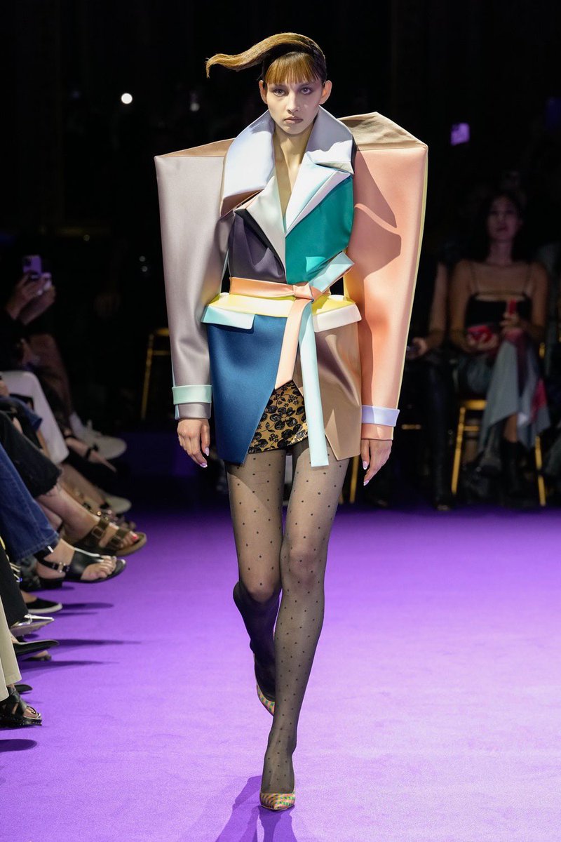 jacquemusx's tweet photo. Silhouettes. Proportions. Couture. https://t.co/zk6xKwueG5