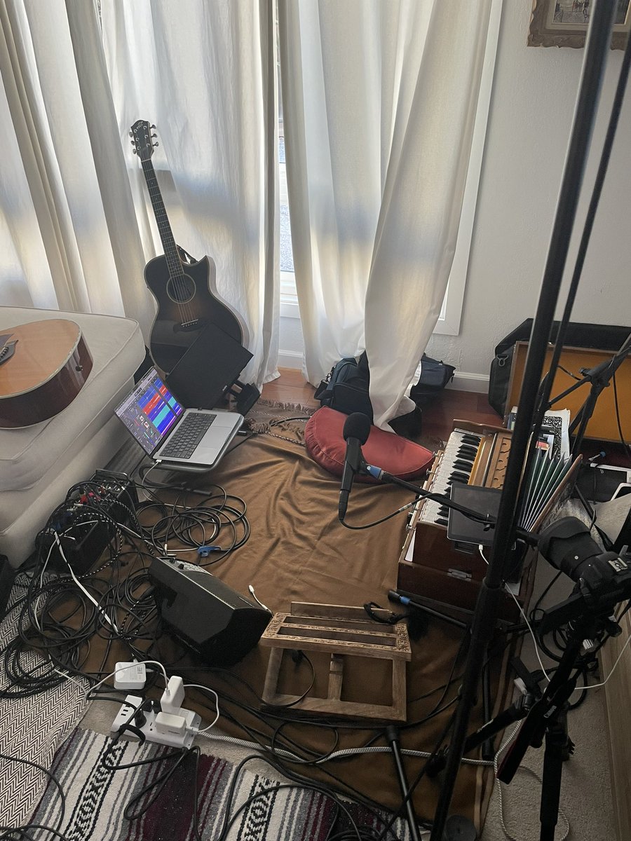 nik نیک tweet media