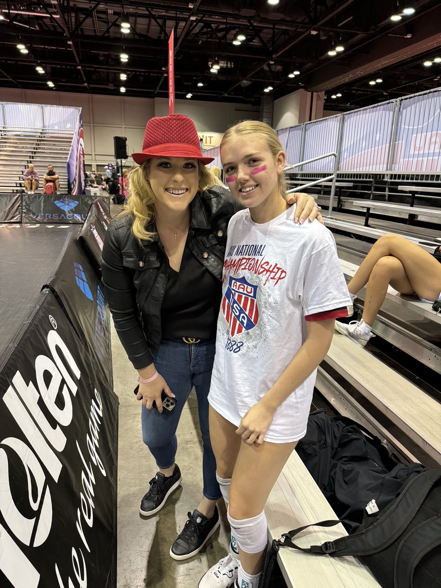 Having some fun meeting new people. <a href="/VBallrecruiter/">Kara Hill</a> thanks for letting me fan girl.  Day 1 in the books and Day 2 is starting off with a bang! <a href="/AAUVolleyball/">AAU Volleyball</a> coaches come see us on North 18!