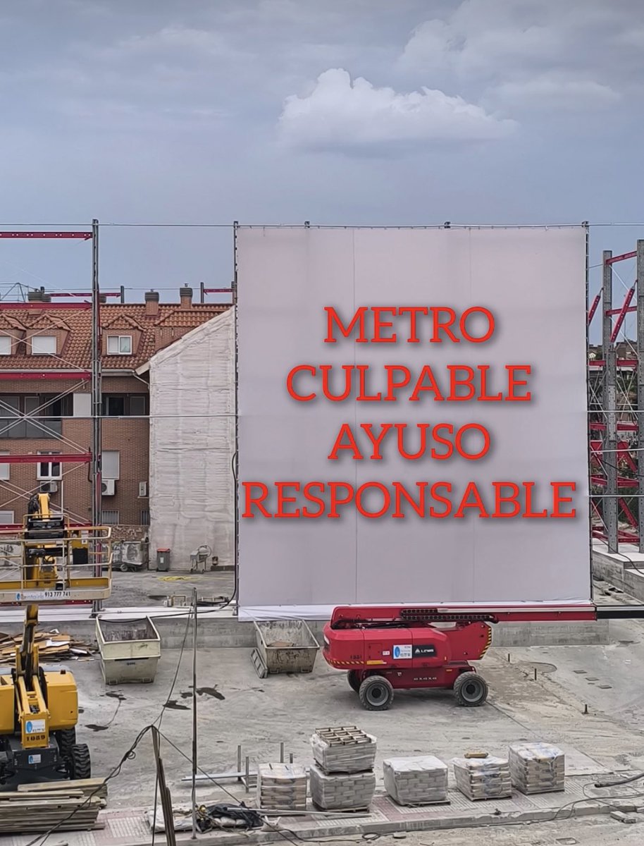 vvictor_12's tweet photo. Ellos te tiran la casa y a cambio de ponen una luna, no vaya a ser que les perjudique electoralmente, porque las 600 personas afectadas se la pelan claro. Mi vecino @indiodcv les ha hecho un diseño q me mola mas https://t.co/MqncCOgaAO