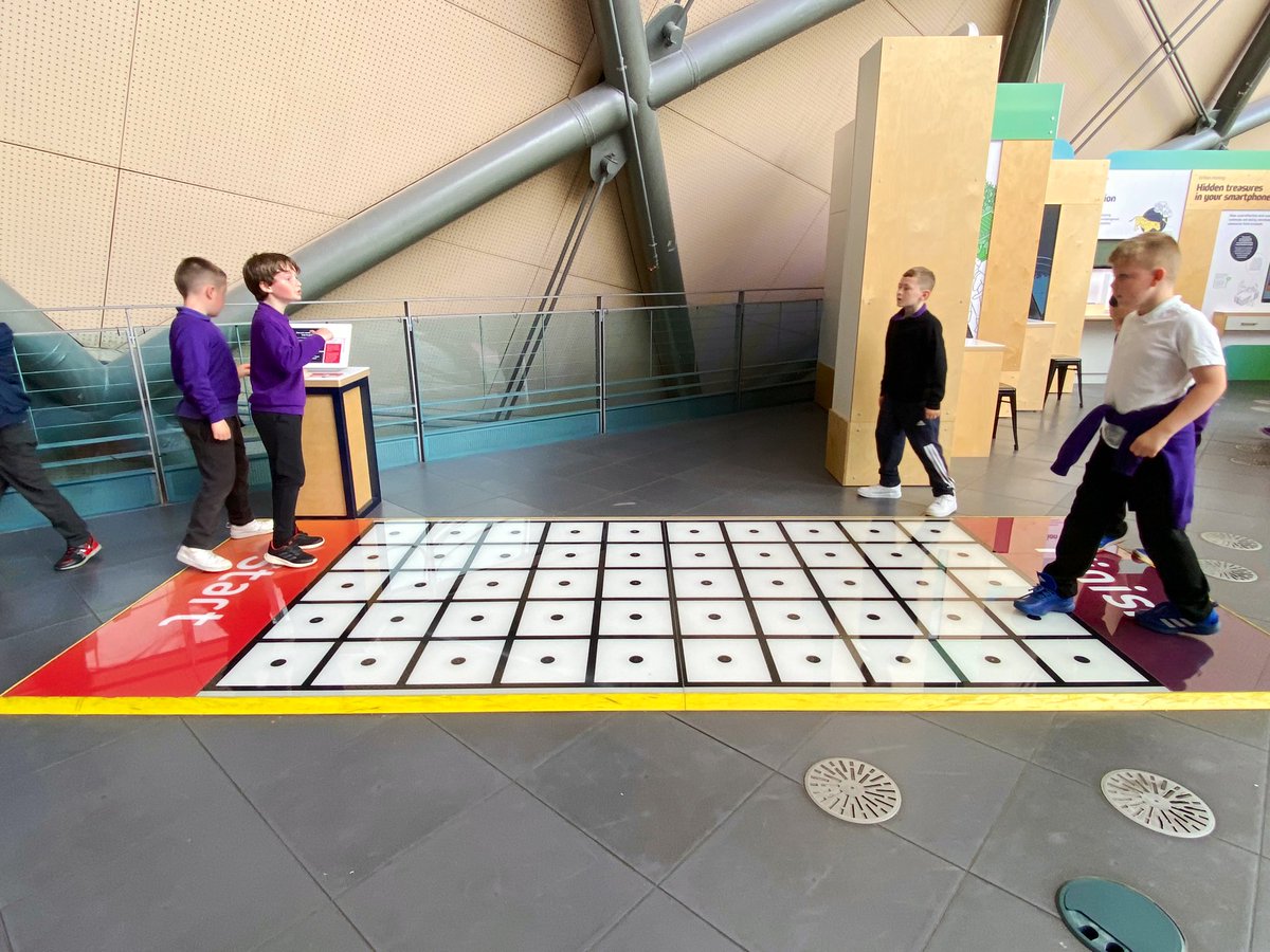 P3 class trip to The Glasgow Science Centre 🧪🧫🧬 🚌