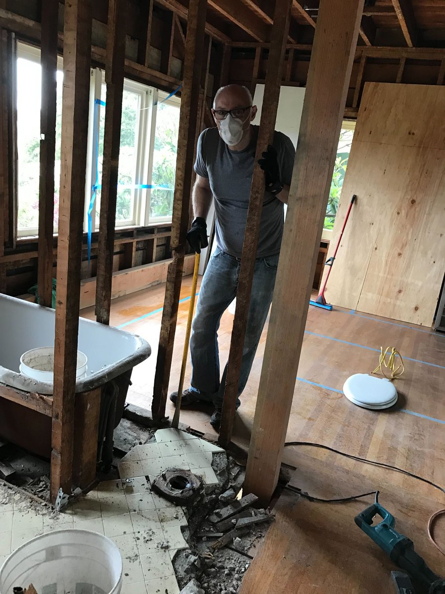 fastly's tweet photo. We're showcasing how a passion for building things is in our DNA by sharing the interesting things Fastlyans build outside of work. It's #FastlyBuildWeek.
Peter Alexander, Fastly's CMO, has a passion for remodeling homes and DIY renovations. 🏡 https://t.co/ZpmTfTyx9Z