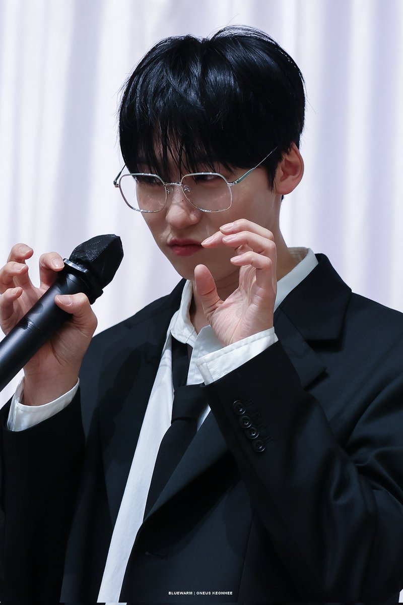 240627

귀여미🐱💙

#원어스 #건희 #ONEUS #KEONHEE #ゴニ
#コンヒ #반짝이는_구름이_건햐_생일축하해 
#SHINING_BLUE_KEONHEE_DAY
