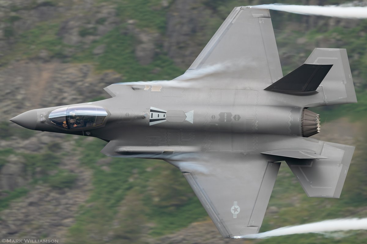 Ingleton_radar's tweet photo. Was great to see Evil blasting round the likes for one last time yesterday as he completed his fini flight in LFA17.   #lfa17 #Valkyries #495th #malaipsanova
@48FighterWing https://t.co/ylhKUnembm