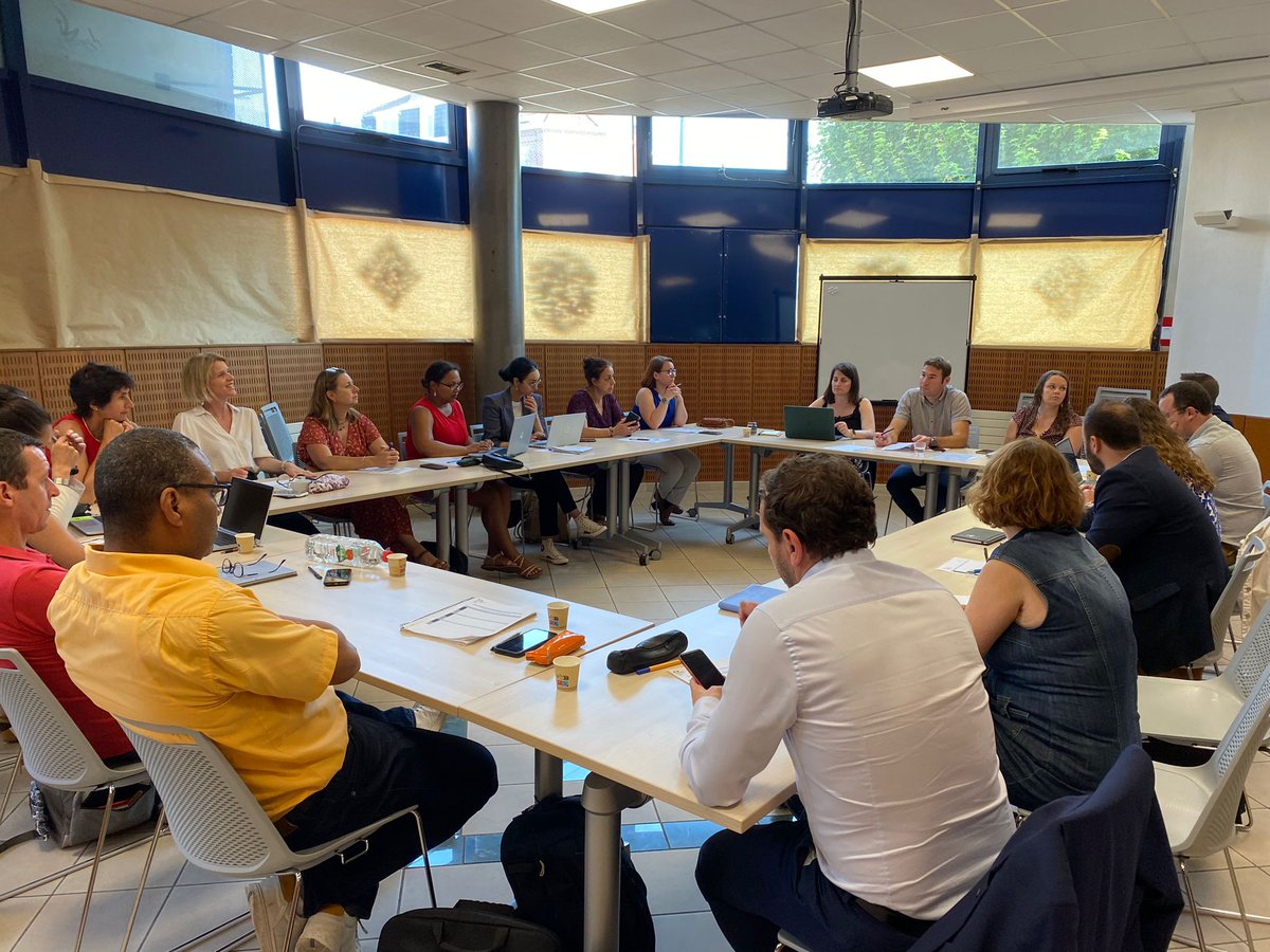 VladimirSoloch's tweet image. L&apos;année de stagiaire #promocolettebesson  #perdir2023 s&apos;est terminée aujourd&apos;hui par le RETEX de la formation des perdir de l&apos;@AcLille, l&apos;occasion de se retrouver et d&apos;échanger sur cette année si intense et riche.