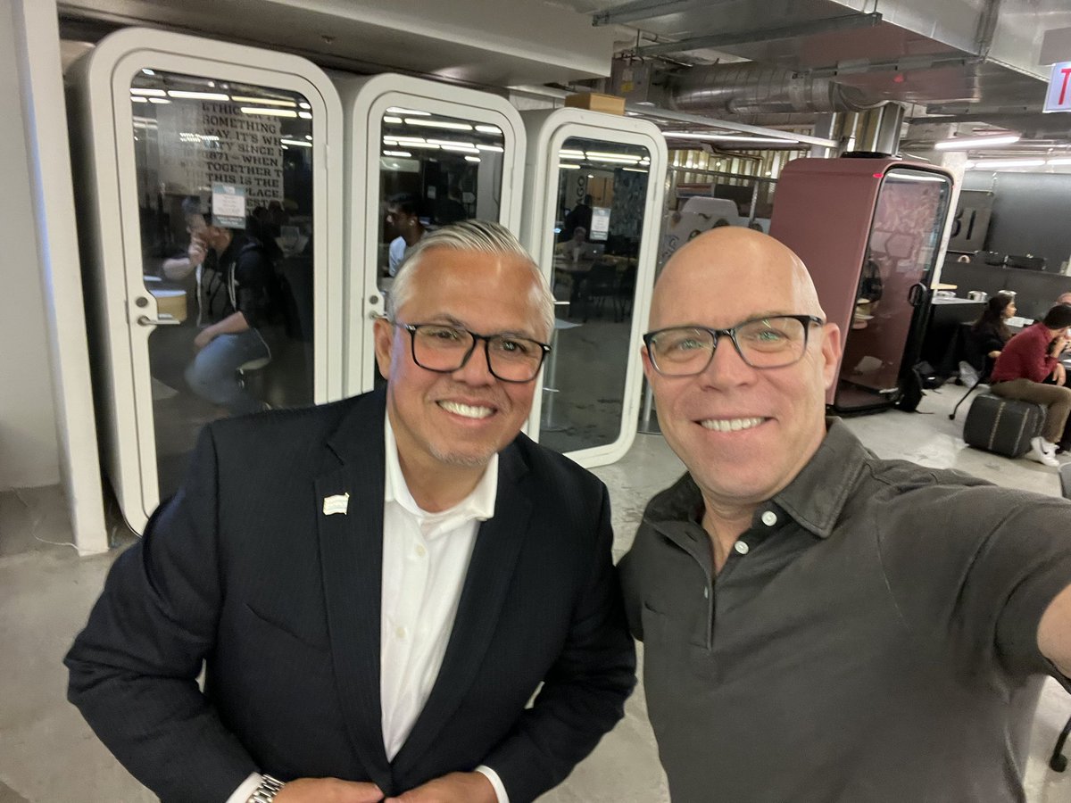 boazashkenazy's tweet photo. Great conversation with @gilbert36ward on innovation with AI in Chicago. Thanks for a great presentation at #ChicagoAIWeek https://t.co/dkyzOQExuC