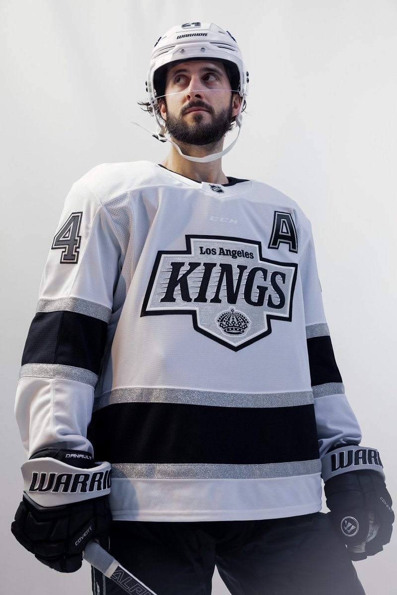 BR_OpenIce's tweet photo. PAST ➡️ PRESENT 

The Kings debut their new logo and unis 🔥🩶 https://t.co/ogWiD84czA