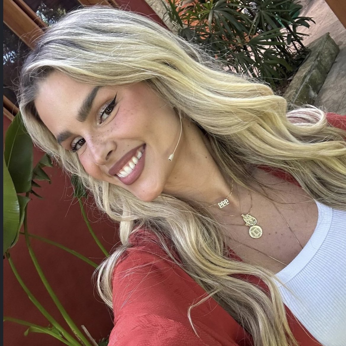 hoje é aniversário da nossa in gii (@iamgiisx) feliz seu dia amor! tudo de bom e do melhor pra você sempre e que você seja muito muito feliz!! você é muito especial pra cada um no cassino e você pode contar com a gente sempre sempre, te amamos!