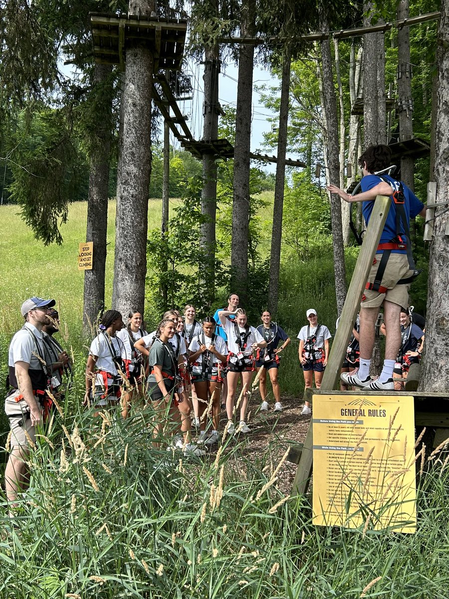 HurstWBB's tweet photo. Got our workout in on the adventure course today 💪🏻 thank you @peeknpeak for hosting us! ☘️ https://t.co/HiwxkAoqT4