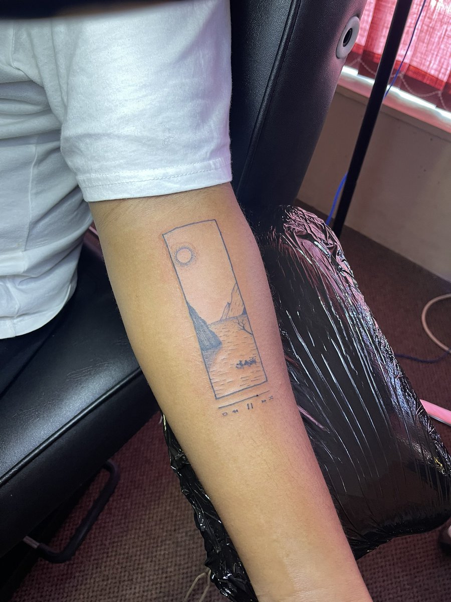 ItsLitWrldWide's tweet photo. First Tatt Done ☑️ 😶‍🌫️. S/O to @AliceTattoos for inking me up 🙏🏽❤️. https://t.co/ImAIBlo3cj