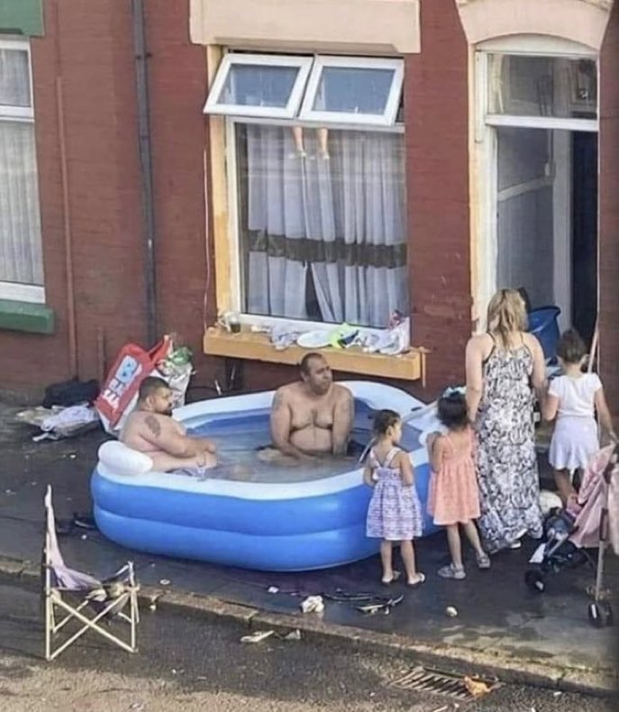 No Context Brits tweet media