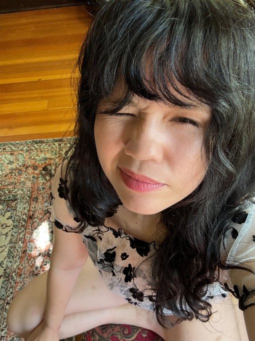 still haven’t figured out how to wink https://t.co/uWfhUVgKBm