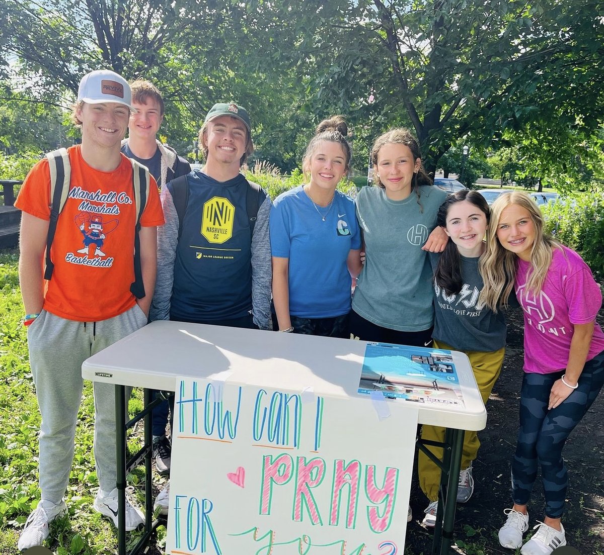 NAMB_SBC's tweet photo. The next generation is ON MISSION! 

Recently, a student team from Hardin Baptist Church in Kentucky served with our @SendRelief Chicago Ministry Center. They set up prayer stations throughout the city and even got to lead someone to faith in Christ! | #GenSend https://t.co/pryG9zJ1zp