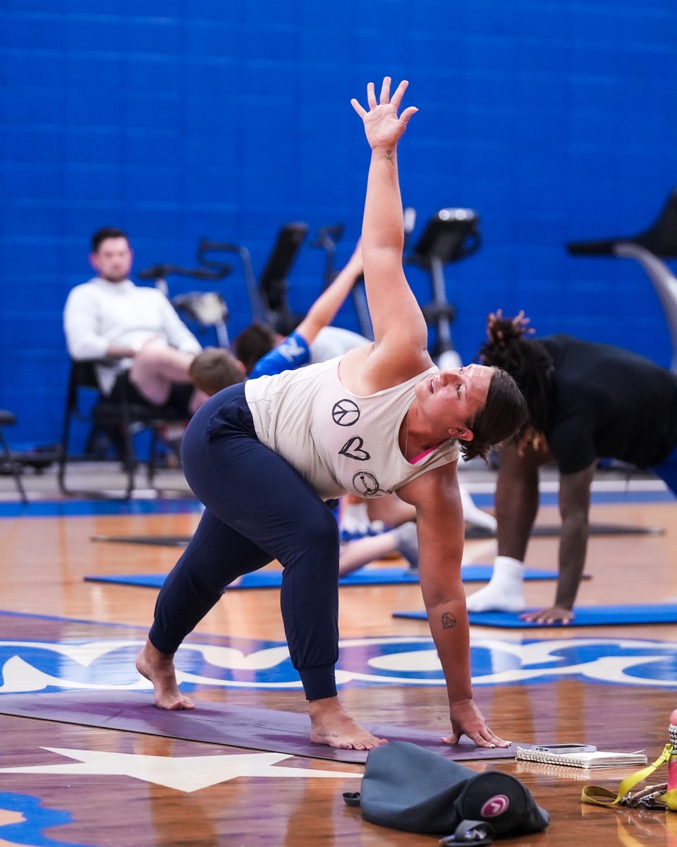 Wednesdays with <a href="/SHamilton_ATC/">Shannon Hamilton</a> 🧘

#MarchOn