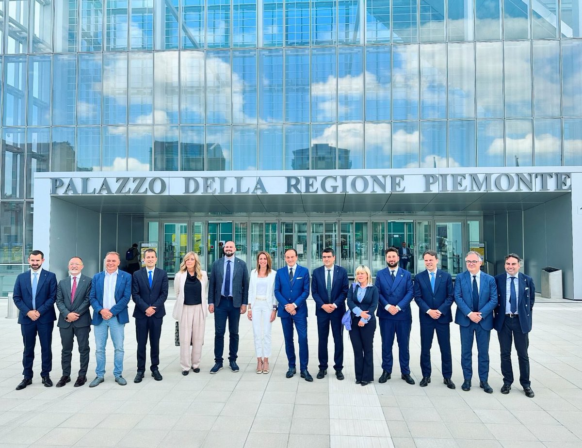 Bucci \, image size:1200x924