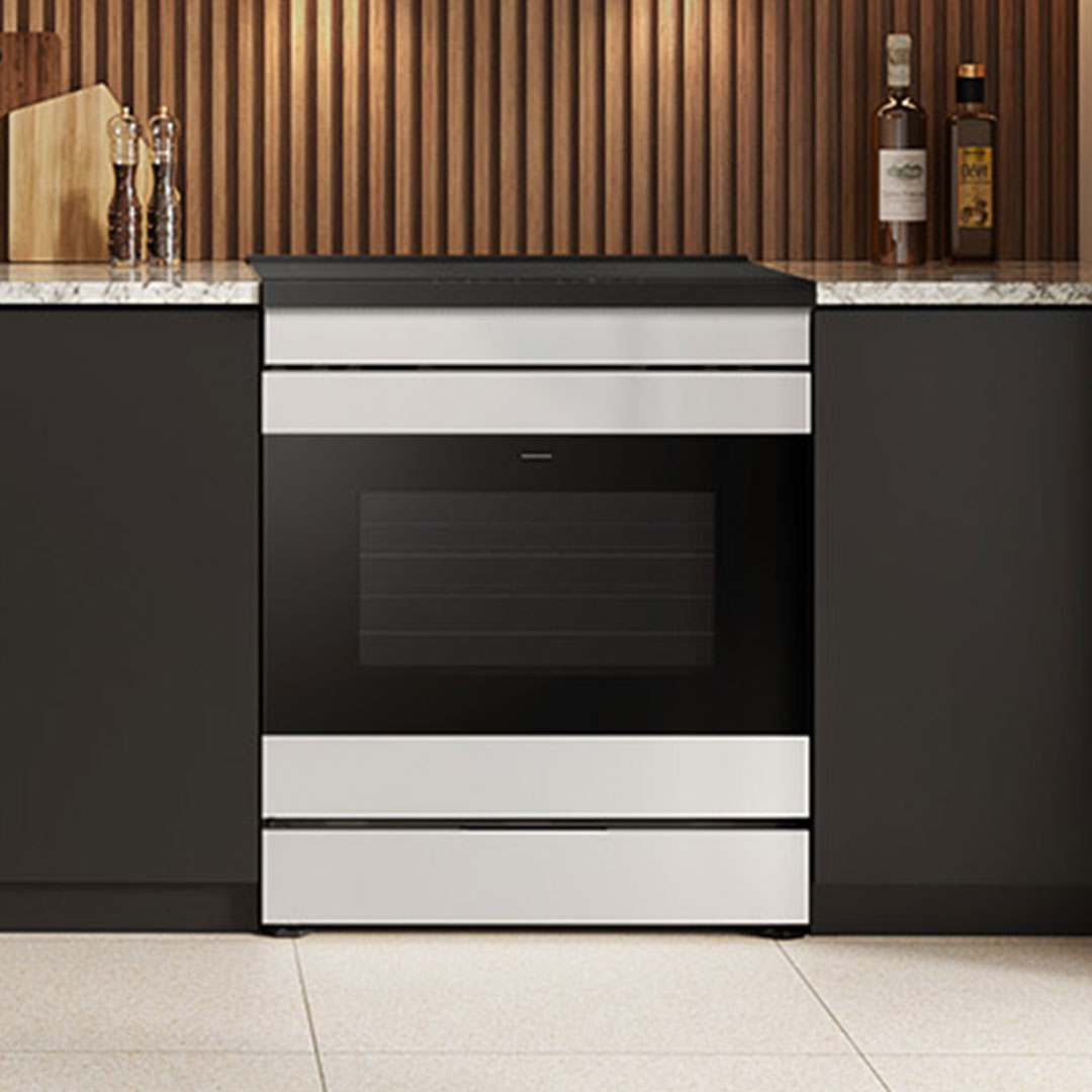 SamsungUS's tweet image. Can an induction range change your life? The all-new Samsung Bespoke Slide-In Induction Range with AI Home makes a convincing case. 

#BespokeAI #GenerativeAI #ConnectedLiving #SmartHome 

smsng.us/AICookingX