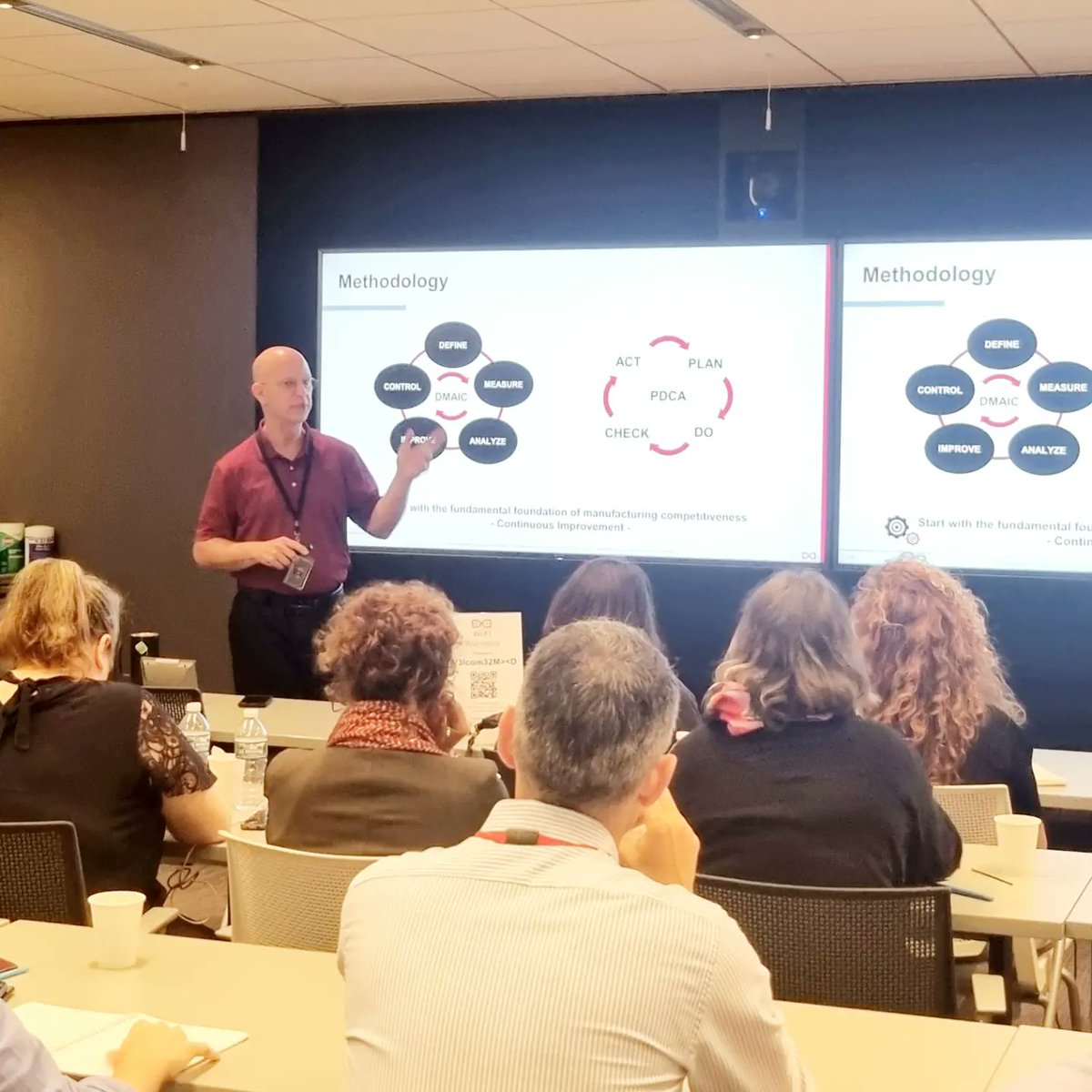 La 3è journée du séminaire à #CHICAGO débute chez <a href="/MxDInnovates/">MxD</a>, leader en #smartmanufacturing. F. SCIAMMARELLA, CTO, et T. DEL SESTO ont présenté l'état de l'#industrie manufacturière US, l'#IA &amp; l'Industrie4.0. La visite de l'usine a montré les technologies de pointe en action