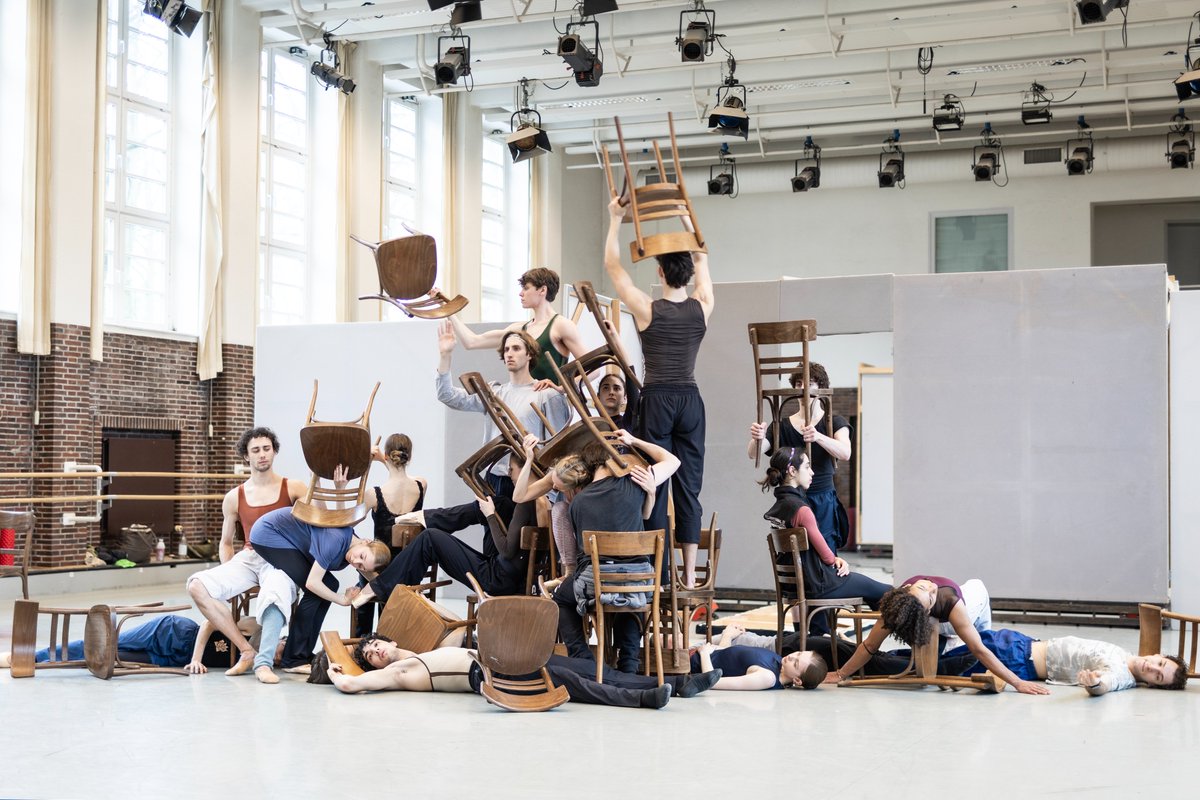 Hamburg Ballet (@hamburgballett) on Twitter photo We celebrate the grand opening of the 49th Hamburg Ballet Days on June 30 with the world premiere of "Epilogue", John Neumeier's last premiere in his role as ballet director of the Hamburg Ballet. A chamber music ballet of quiet tones and subtle movements 💫📸<a href="/kiranwest/">Kiran West</a> We celebrate the grand opening of the 49th Hamburg Ballet Days on June 30 with the world premiere of "Epilogue", John Neumeier's last premiere in his role as ballet director of the Hamburg Ballet. A chamber music ballet of quiet tones and subtle movements 💫📸<a href="/kiranwest/">Kiran West</a>