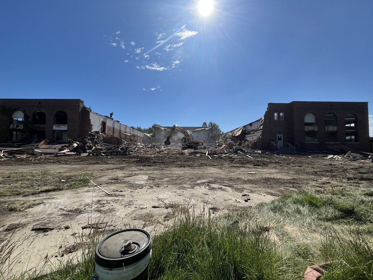 Nic_Ryder's tweet photo. Lots more pictures coming, but UNI started the processes of knocking down the West Gym (at least yesterday, not sure when it started for sure).
This was 6/26, at about 10am. Bricks from the gym are available to the public too #PantherTrain #UNIVolleyball #UNIWBB https://t.co/whlEzb9rNh