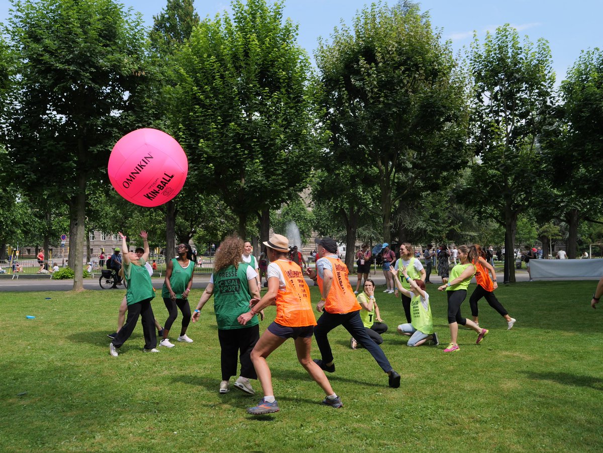 acstrasbourg's tweet photo. Fierté d’accueillir aujourd’hui #FlammeOlympique à Strasbourg !
Plus de 150 personnels de l'@acstrasbourg sont présents en équipe et participent aux jeux académiques en soutien à l'association des jeunes enfants handicapés,#JEHM le Sport
Un bel esprit académique !
Merci à tous. https://t.co/PwGDhueRRc