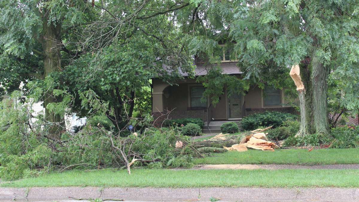 CityofMuscatine's tweet photo. The Compost Facility at the #Muscatine Transfer Station opened two hours early today (June 26) for local residents to bring and drop off yard waste from Tuesday night's storm. For more information click on https://t.co/V7TvhmpH9B
#stormdamage #compostfacility #curbsidepickup https://t.co/SfI0cevnn6