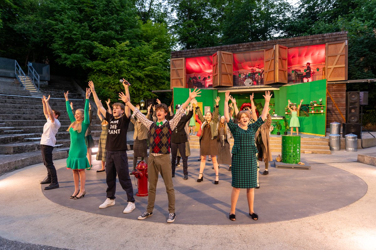 BradfieldCol's tweet photo. Audrey 2 has left the building! After four amazing performances, ‘Little Shop of Horrors’ comes to a close.  Thank you to everyone who made this production possible and to our fantastic audiences for their support. Until next time, remember: don’t feed the plants! #bradfielddrama https://t.co/N2vvEeawkQ