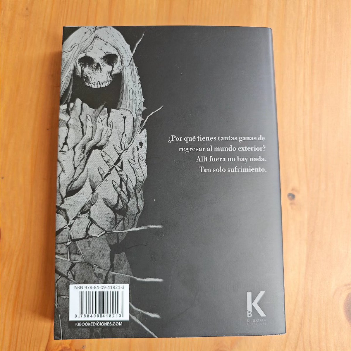 • bibliomania •

Un manga tomo único de <a href="/KibookEdiciones/">Kibook</a> donde no te deja nada indiferente. Una primera parte que te recuerda a Alicia en el país de las maravillas con muchos mensajes y una segunda parte que te deja con el culo torcido 😱

Reseña entera:
instagram.com/p/C8rdxoioVOf/…