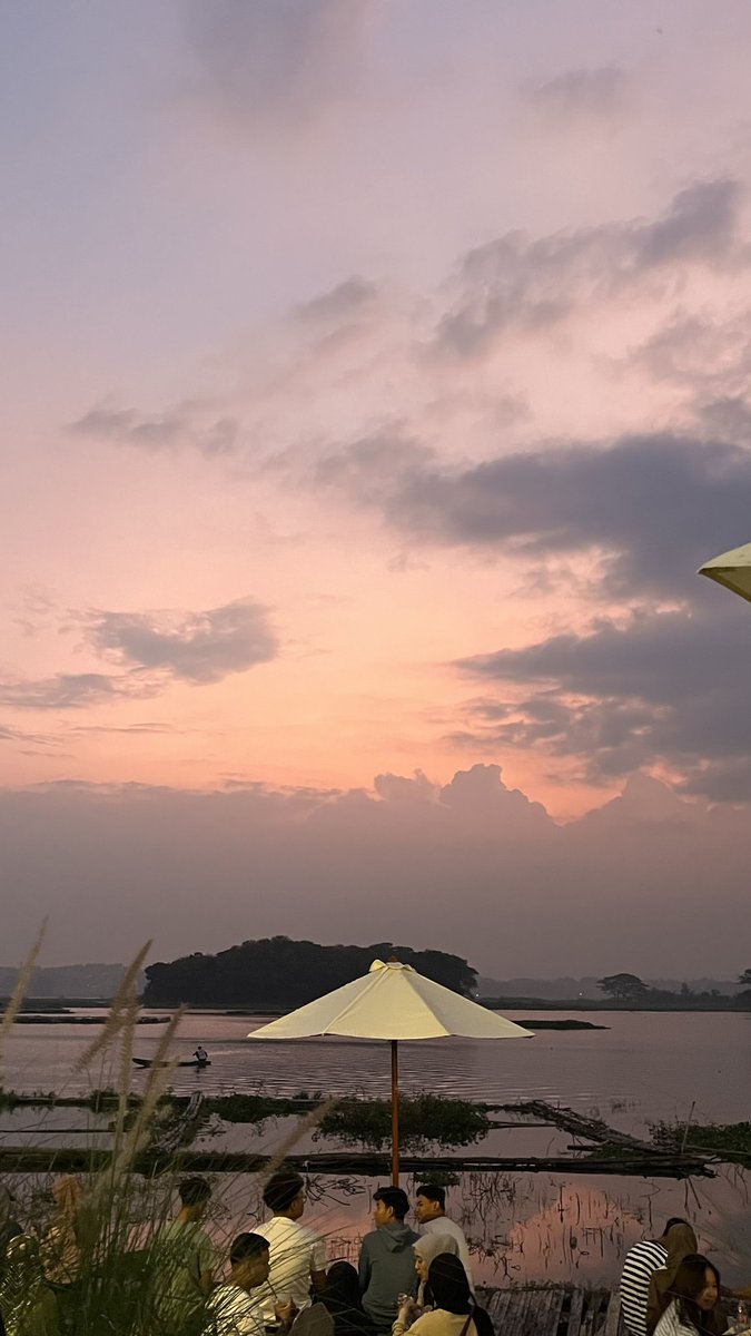 bbshal0987's tweet photo. Sunset walaupun mendung https://t.co/SozML0mdFN