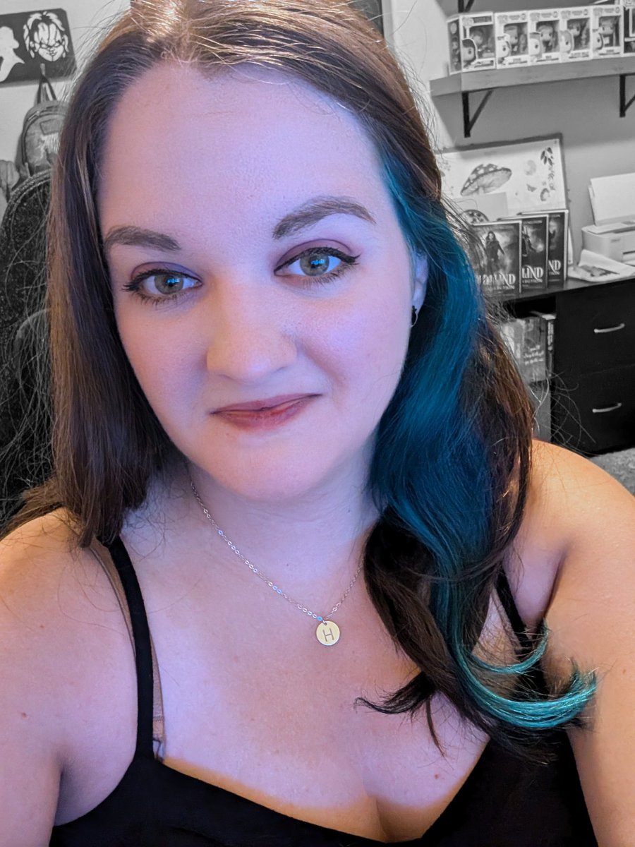HaileyyDawn's tweet photo. It's my birthday and we're live!
Come say hi and Twitch or TikTok 😊 https://t.co/yAupeu9EtF