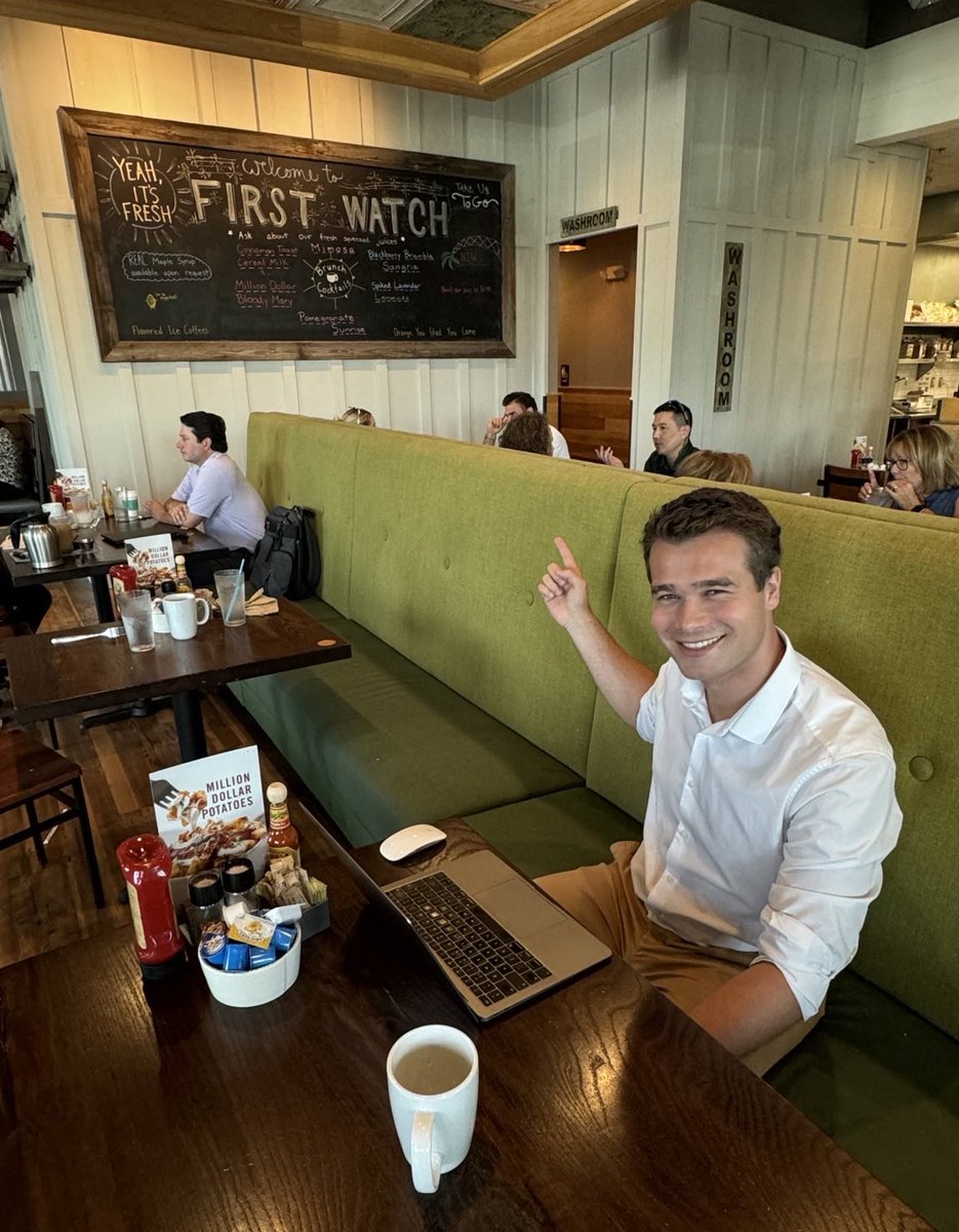 Our Sales Director, Christopher Khoo, had a great start to the day in #Charlotte, North Carolina meeting with a new friend in the #EDI space! 

Message us if you'd like to grab a ☕️ or schedule an online meeting: khoocommerce.com/6/Contact