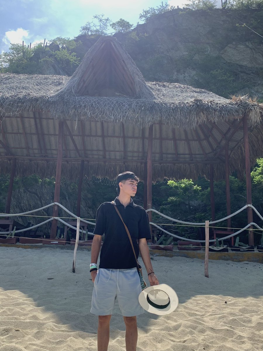 andreylizcano01's tweet photo. 🏖️ https://t.co/7emw8IucLJ
