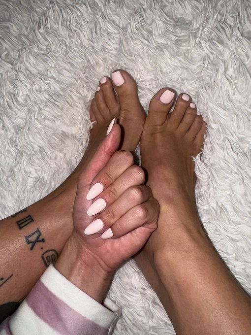 The sheer perfection of this picture has got me in a trance&hellip;   Milky Nails 🥛 https://t.co/vpK6Bv4pFc