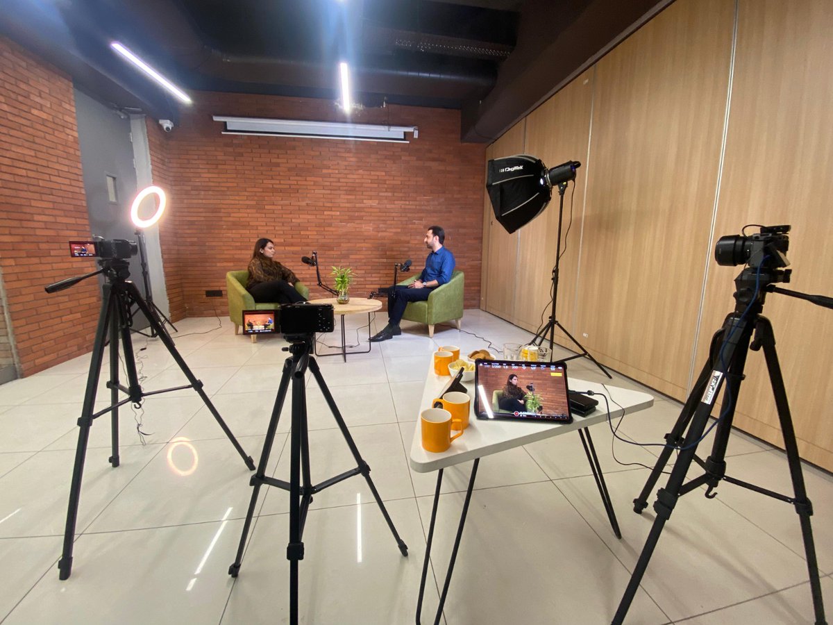 Cheers to the new beginnings✨
Studio setup for The Mubarak Show🙏
youtube.com/mubaraksandhu
#studioseries #podcast #trendingcontent #Motivation