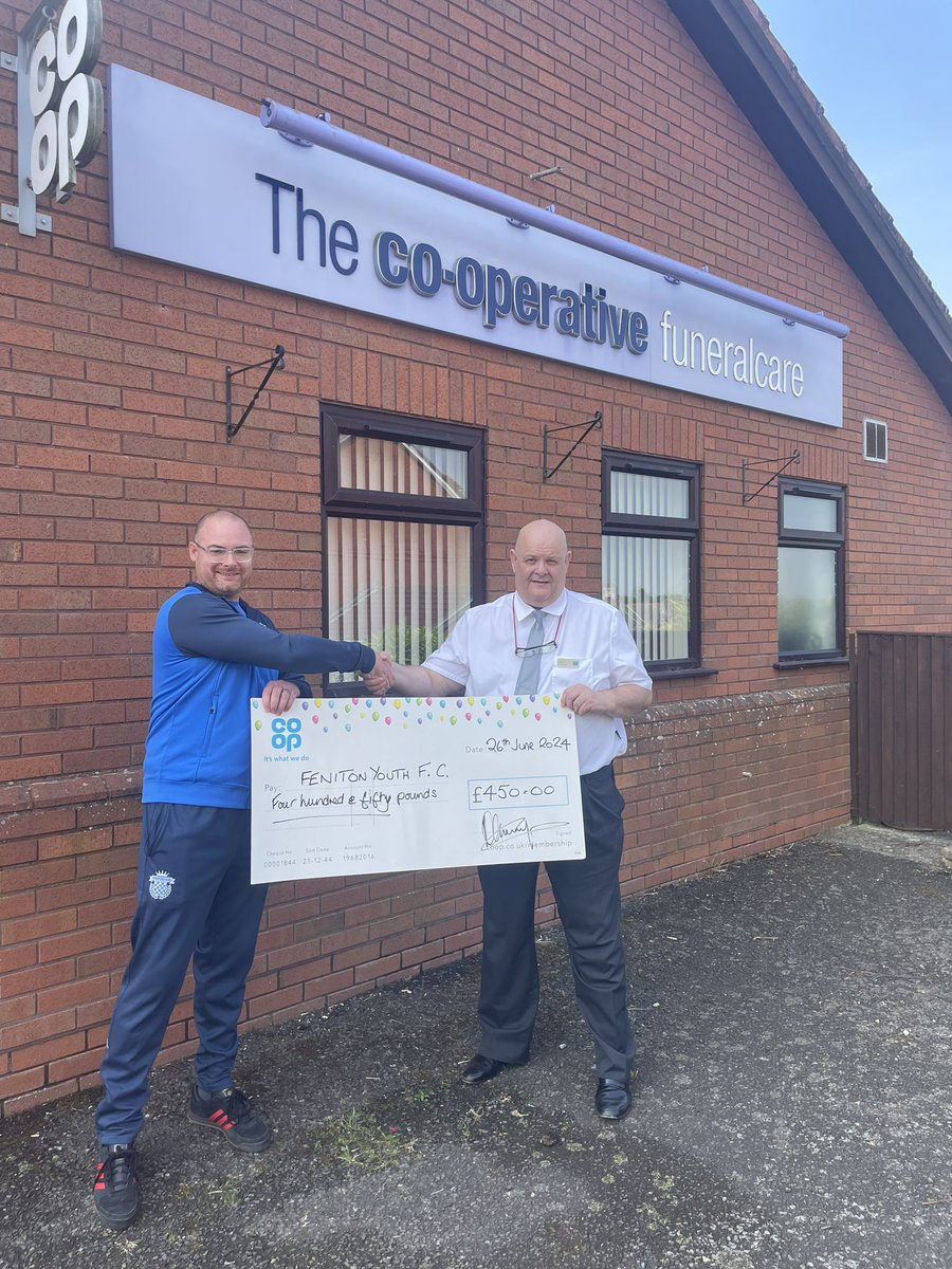 ruthlf77's tweet photo. A huge thank you to Honiton @CoopFuneralcare for their generous £450 donation to Feniton Youth Football Club! Your support helps them get new jackets for the players. #CommunitySupport #YouthFootball https://t.co/8cKedZBV3W