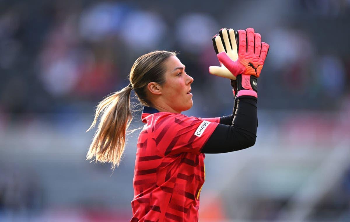 Man United and Lionesses goalkeeper Mary Earps set to join European giant independent.co.uk/sport/football…