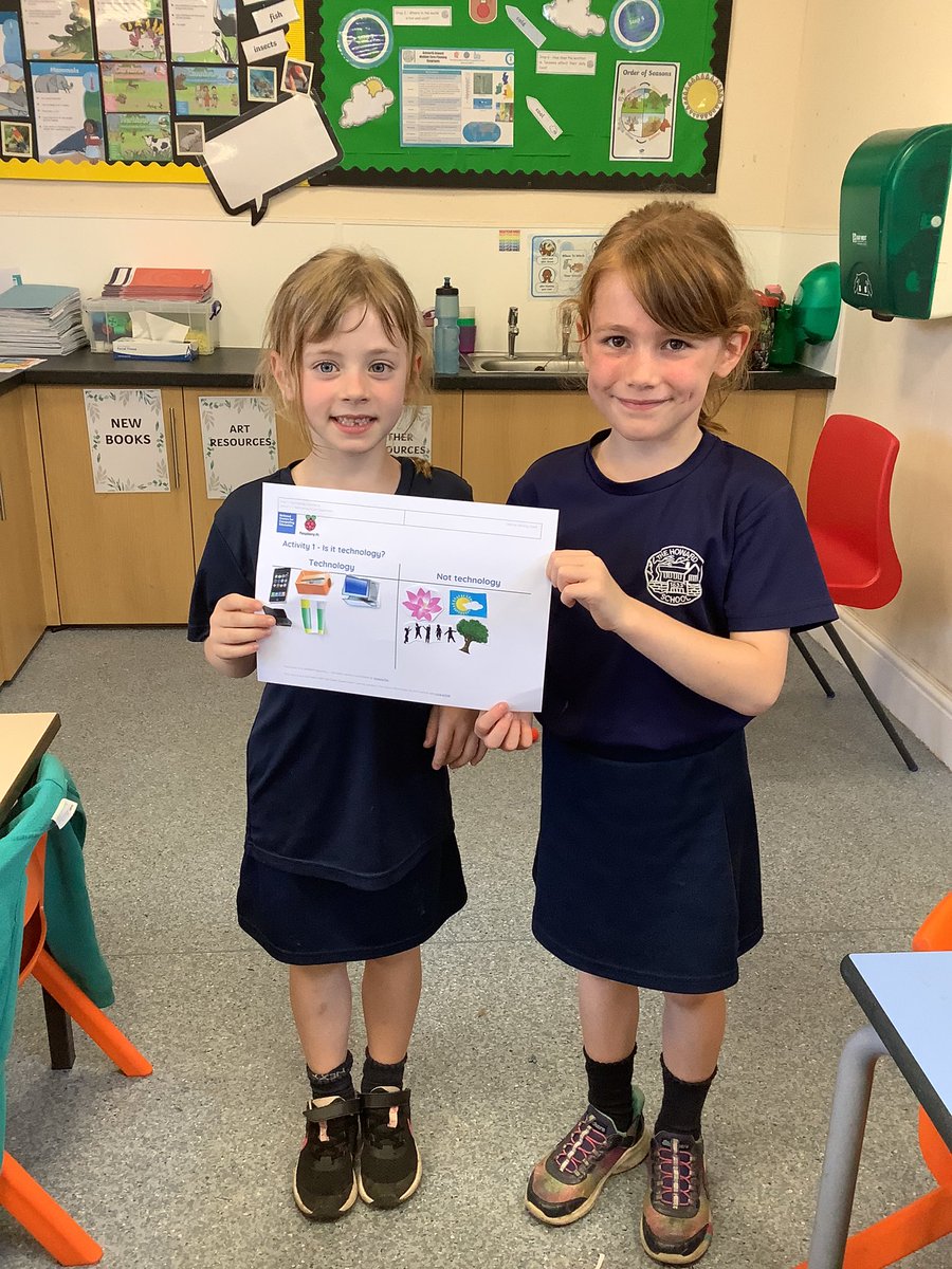 AckworthHoward's tweet image. Class 1 really enjoyed their computing lesson today about technology. We discussed that technology is anything man made. Children completed an activity of categorising different objects into technology and not technology. Well done everyone! #AckworthHowardComputing